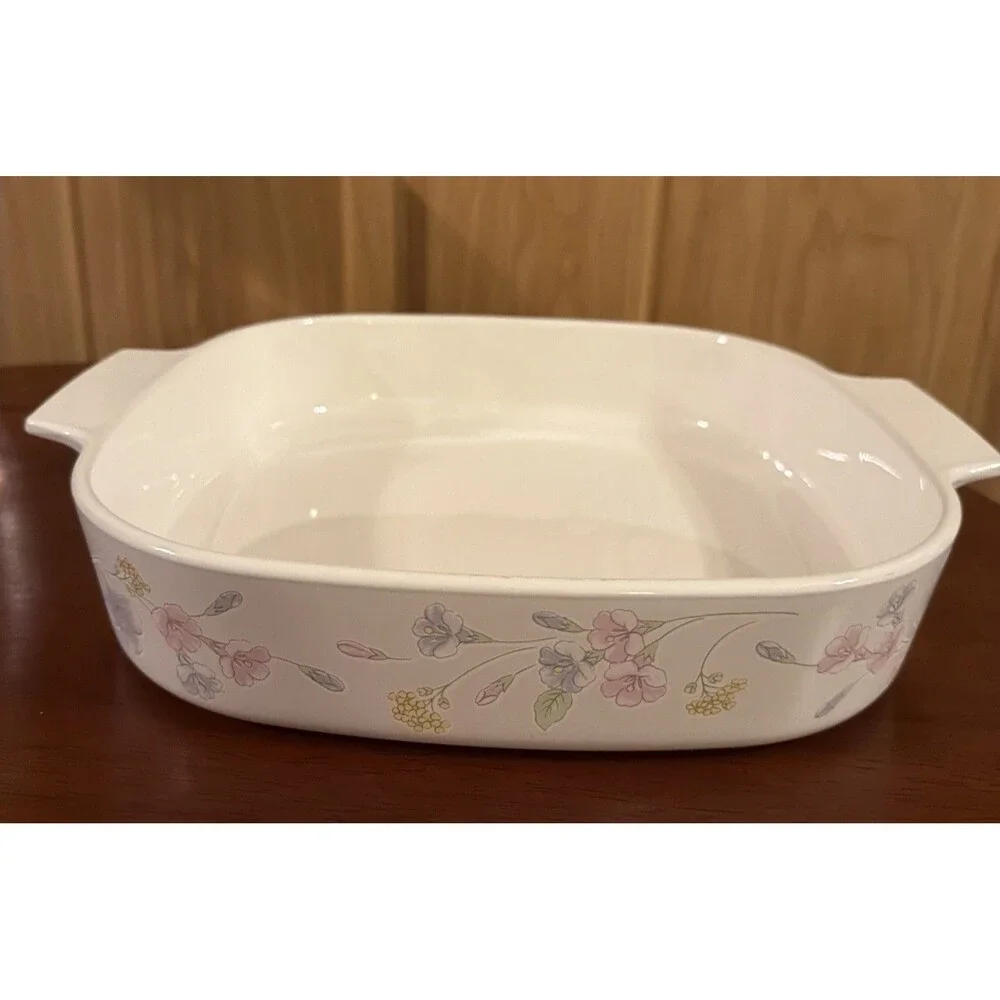 CorningWare A-10-B, 2.5L Floral Square Casserole Baking Dish.Excellent Condition